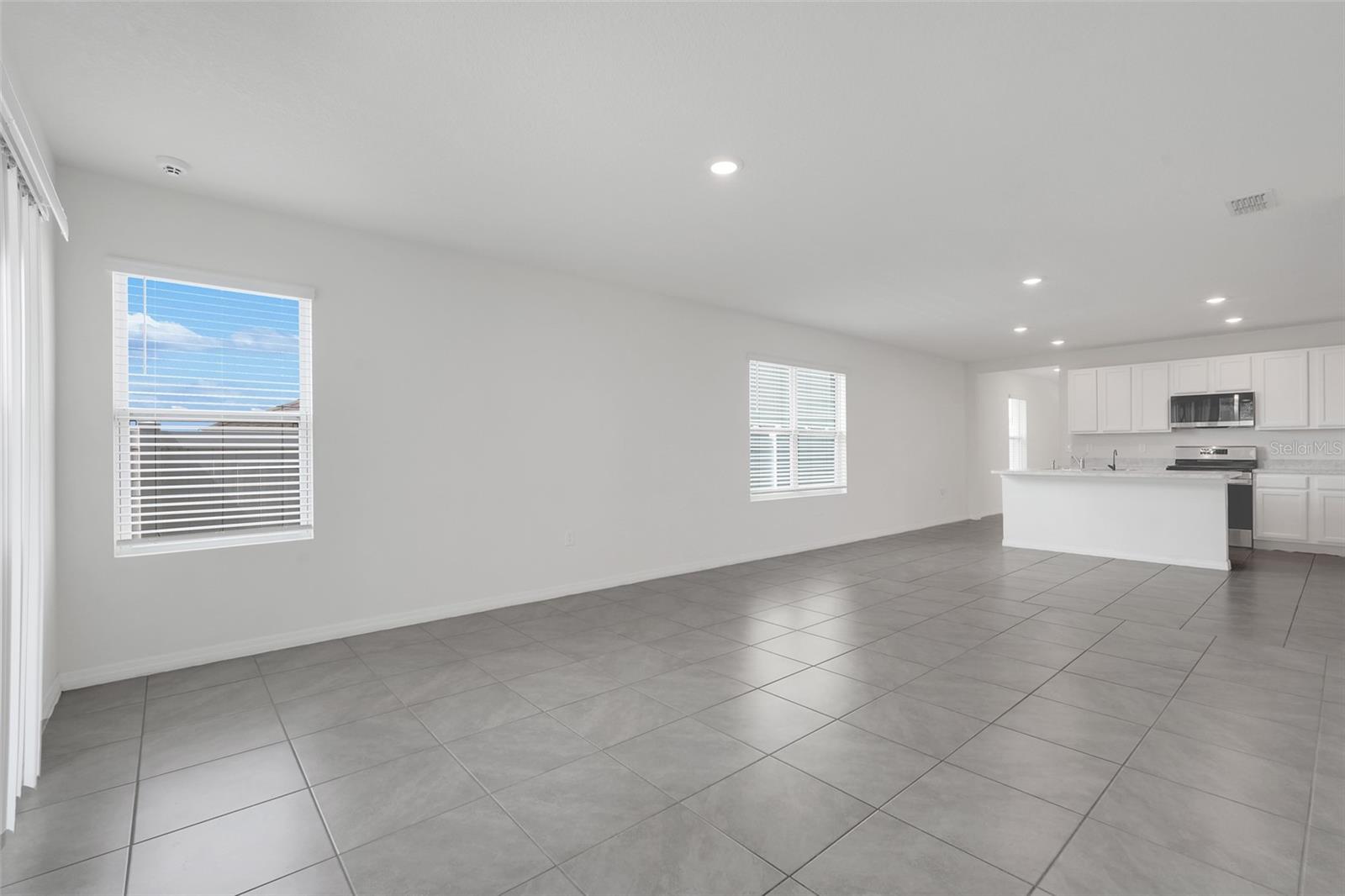 LAKE DENHAM ESTATES - Residential Lease