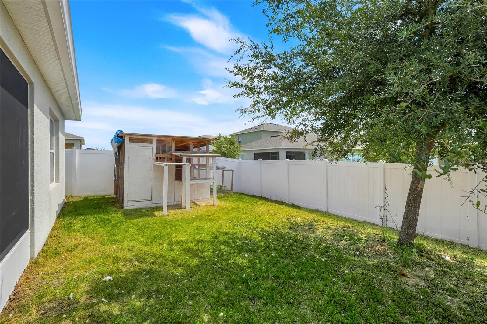 LAKE DENHAM ESTATES - Residential Lease