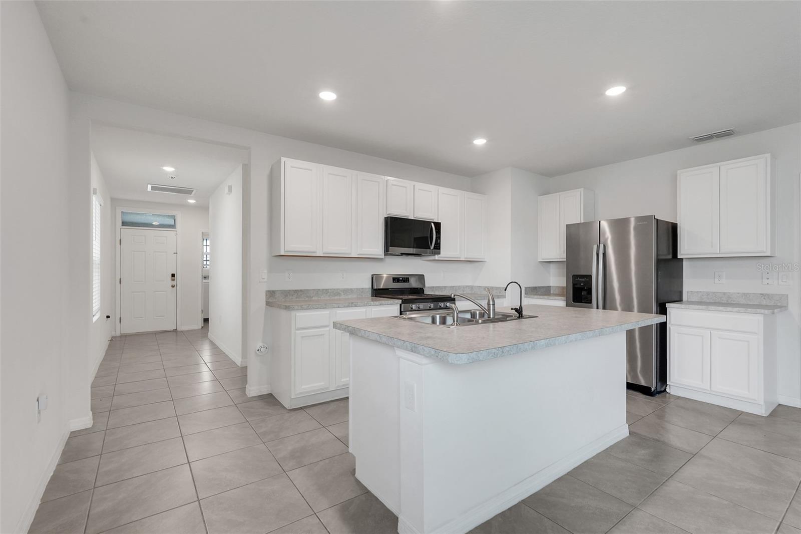LAKE DENHAM ESTATES - Residential Lease