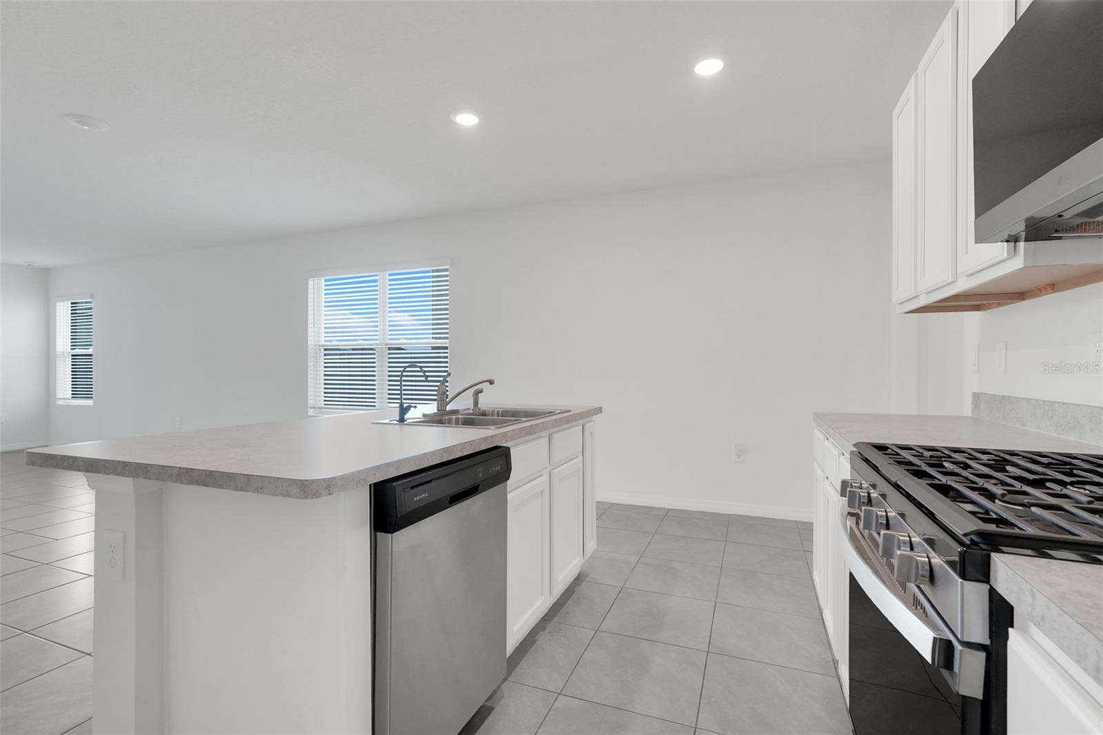 LAKE DENHAM ESTATES - Residential Lease