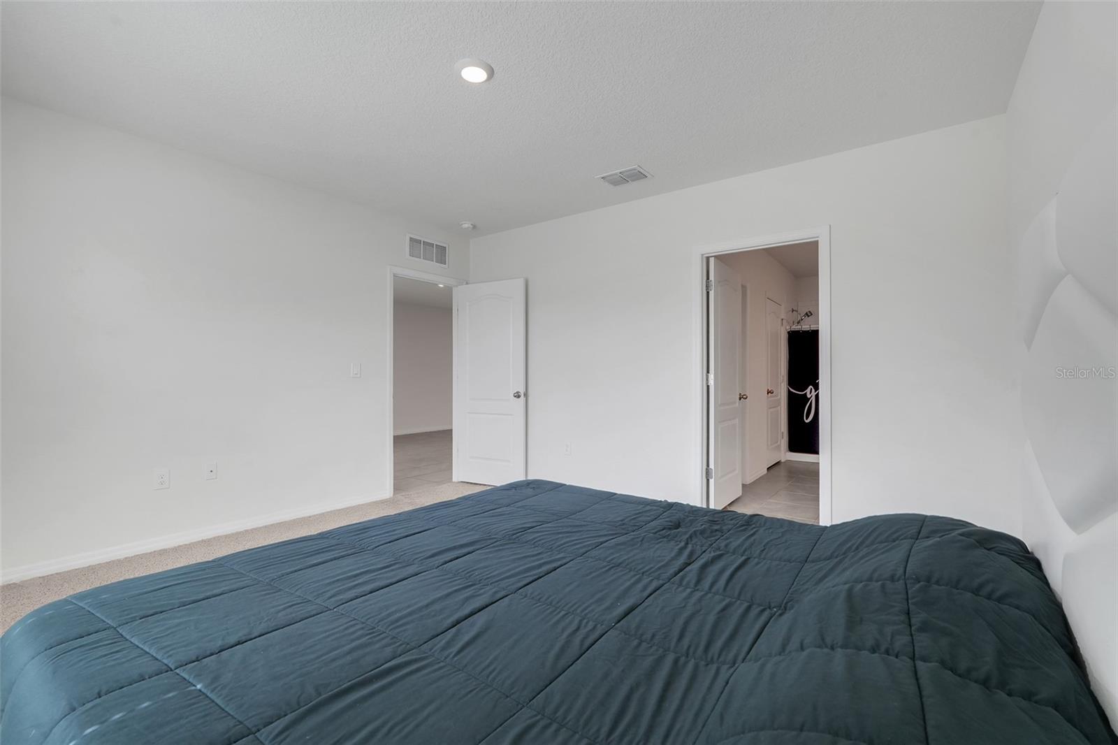 LAKE DENHAM ESTATES - Residential Lease