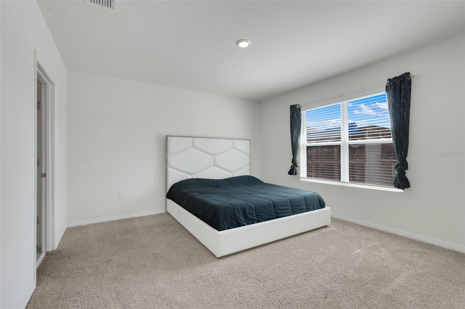 LAKE DENHAM ESTATES - Residential Lease