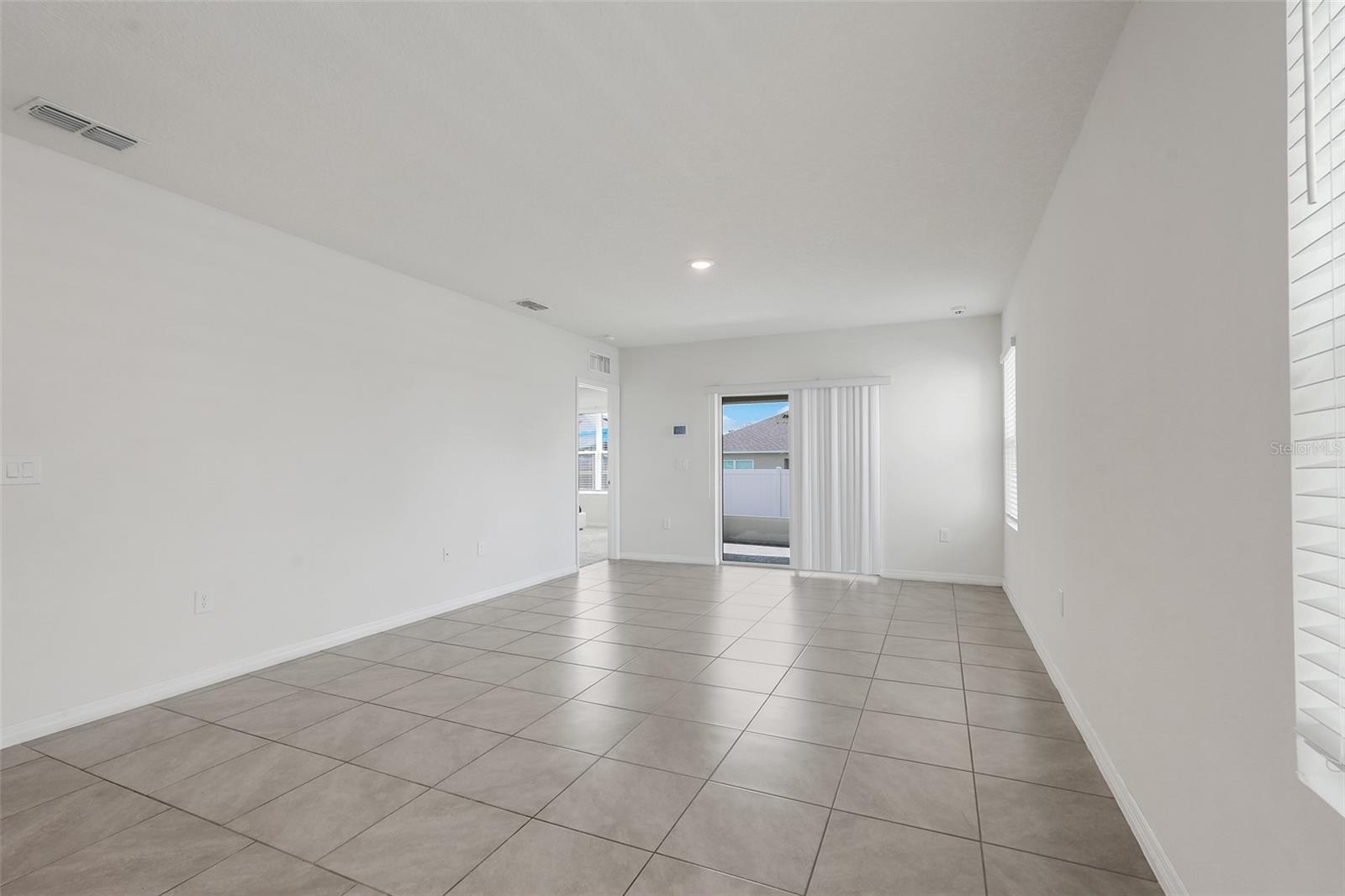 LAKE DENHAM ESTATES - Residential Lease