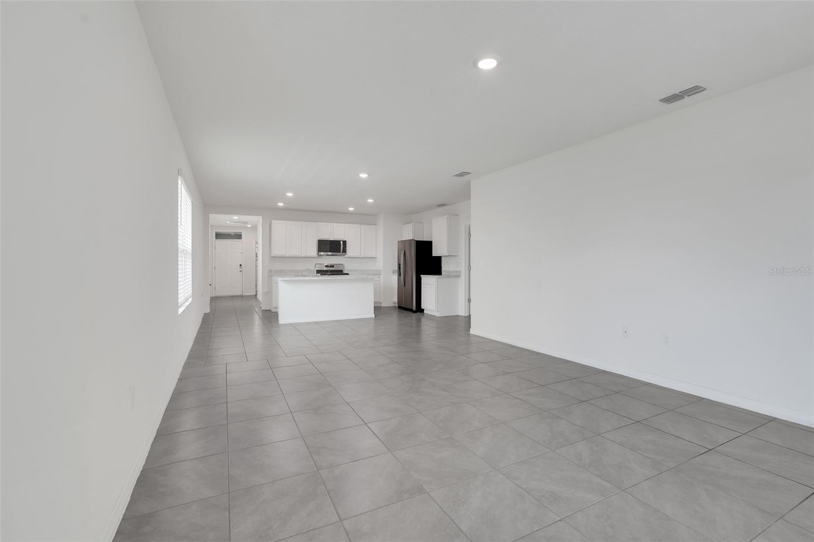 LAKE DENHAM ESTATES - Residential Lease