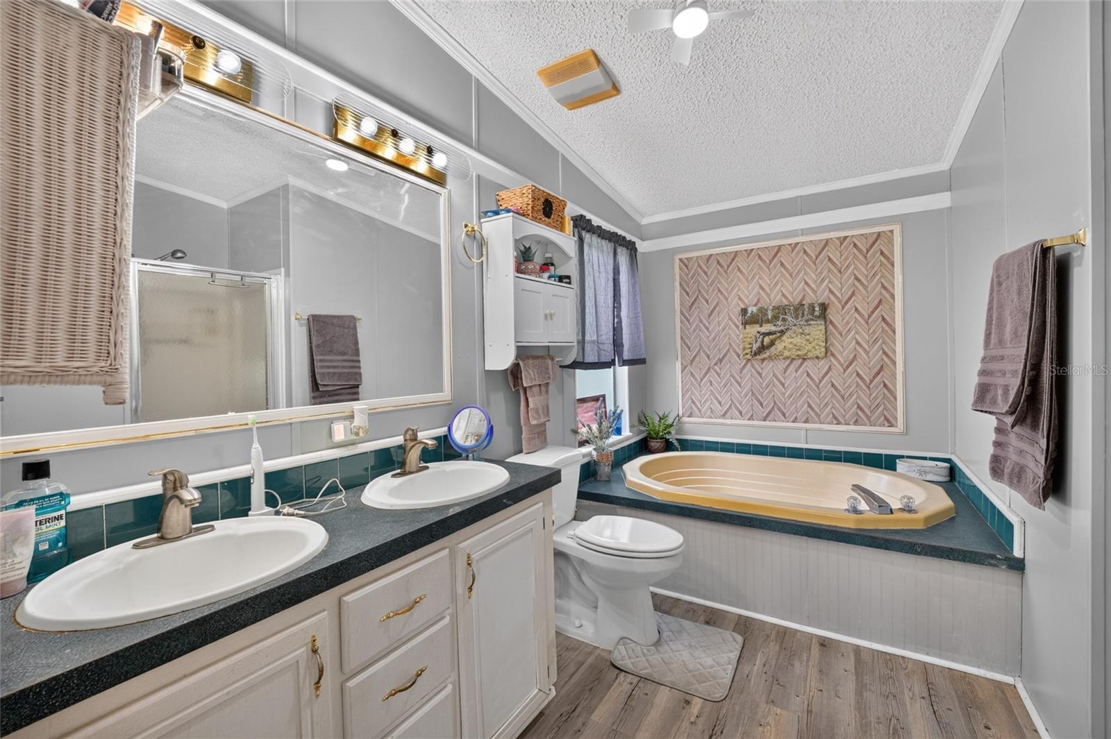 WHISPERING PINES UN 2 - Residential