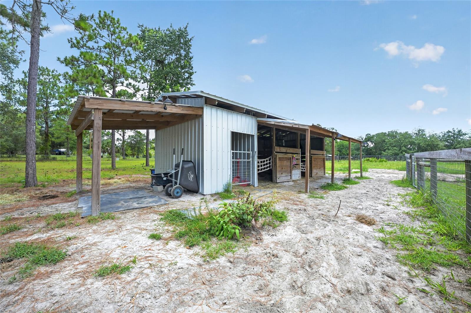 WHISPERING PINES UN 2 - Residential