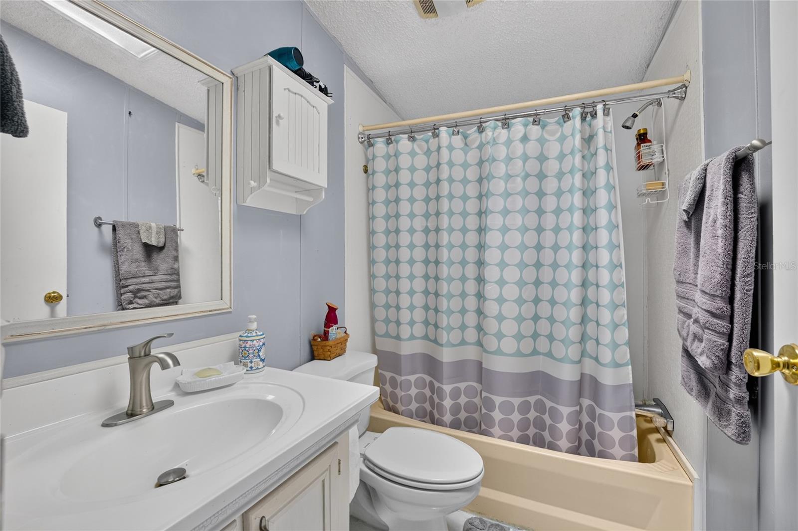 WHISPERING PINES UN 2 - Residential