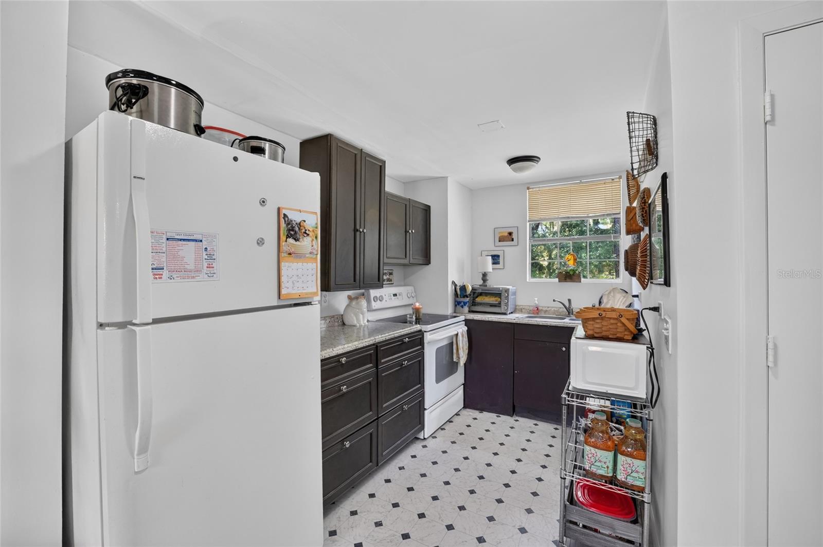WHISPERING PINES UN 2 - Residential