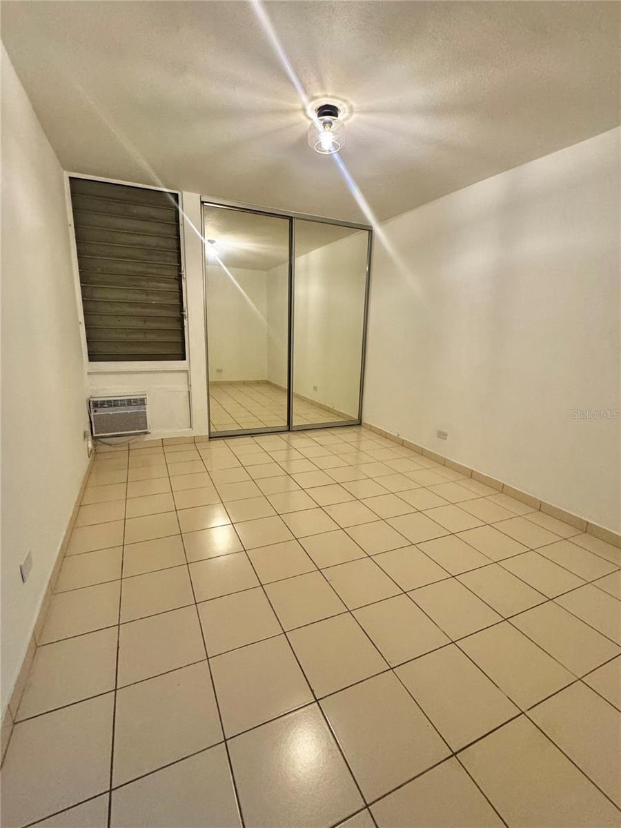 CONDOMINIO SGOVIA - Residential