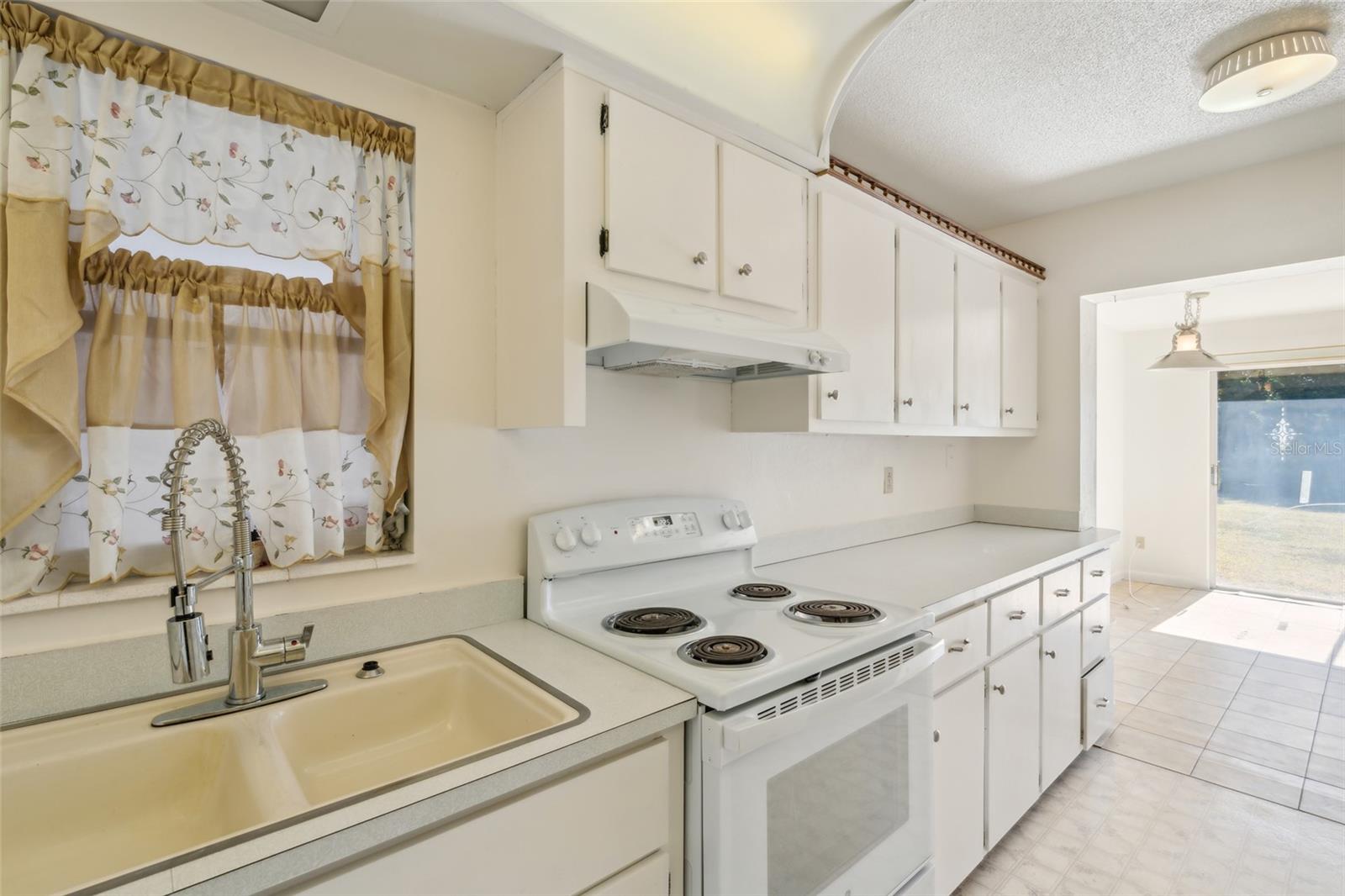GOLFWOOD CONDO 1 - Residential
