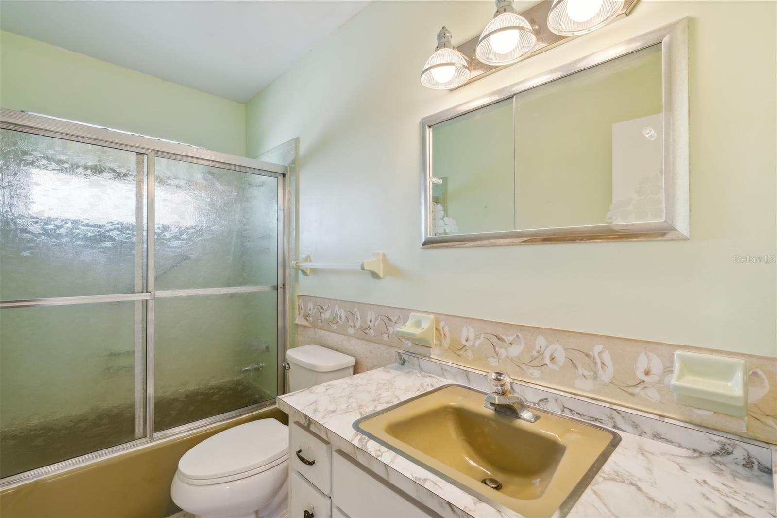 GOLFWOOD CONDO 1 - Residential