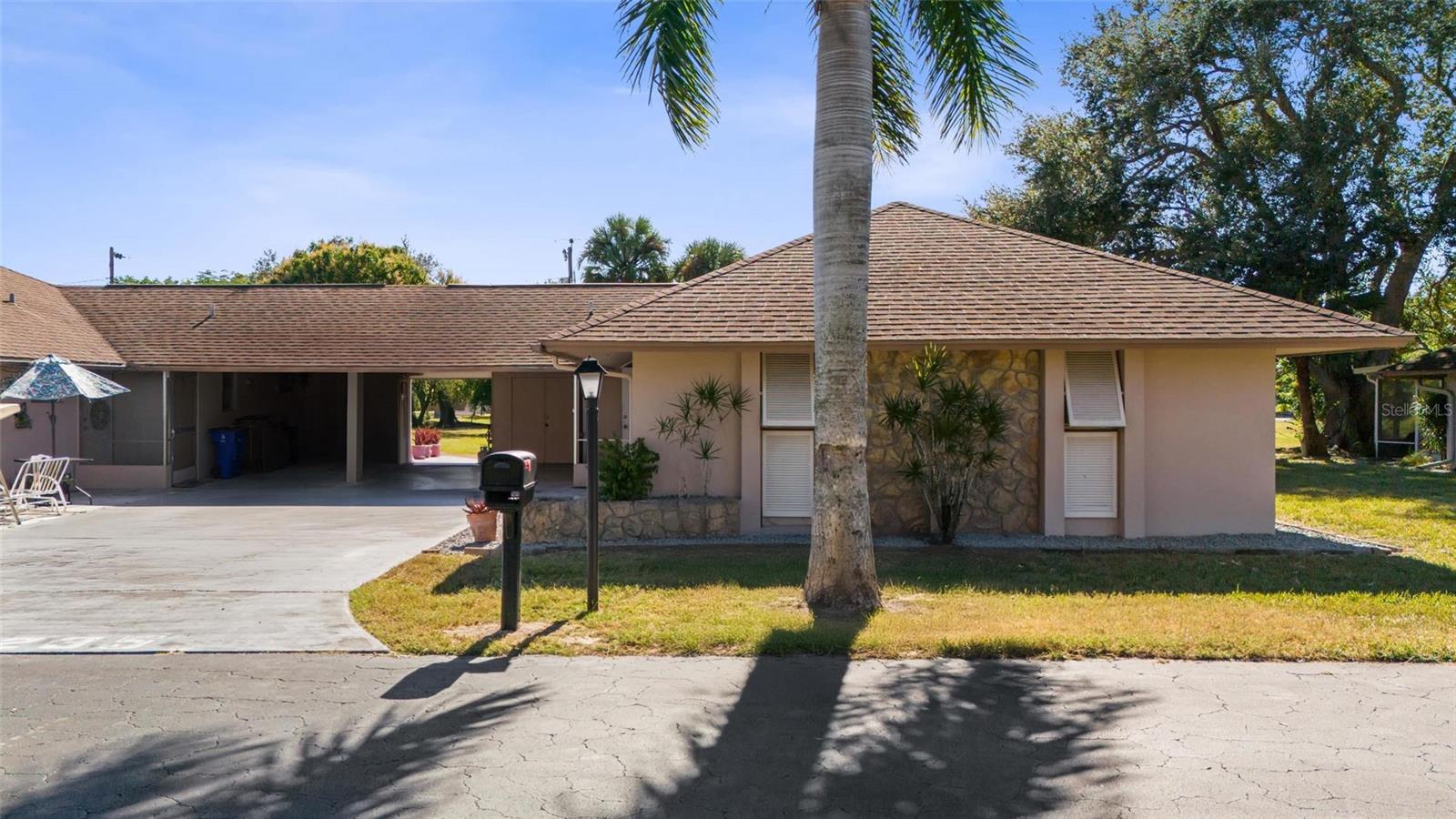 GOLFWOOD CONDO 1 - Residential