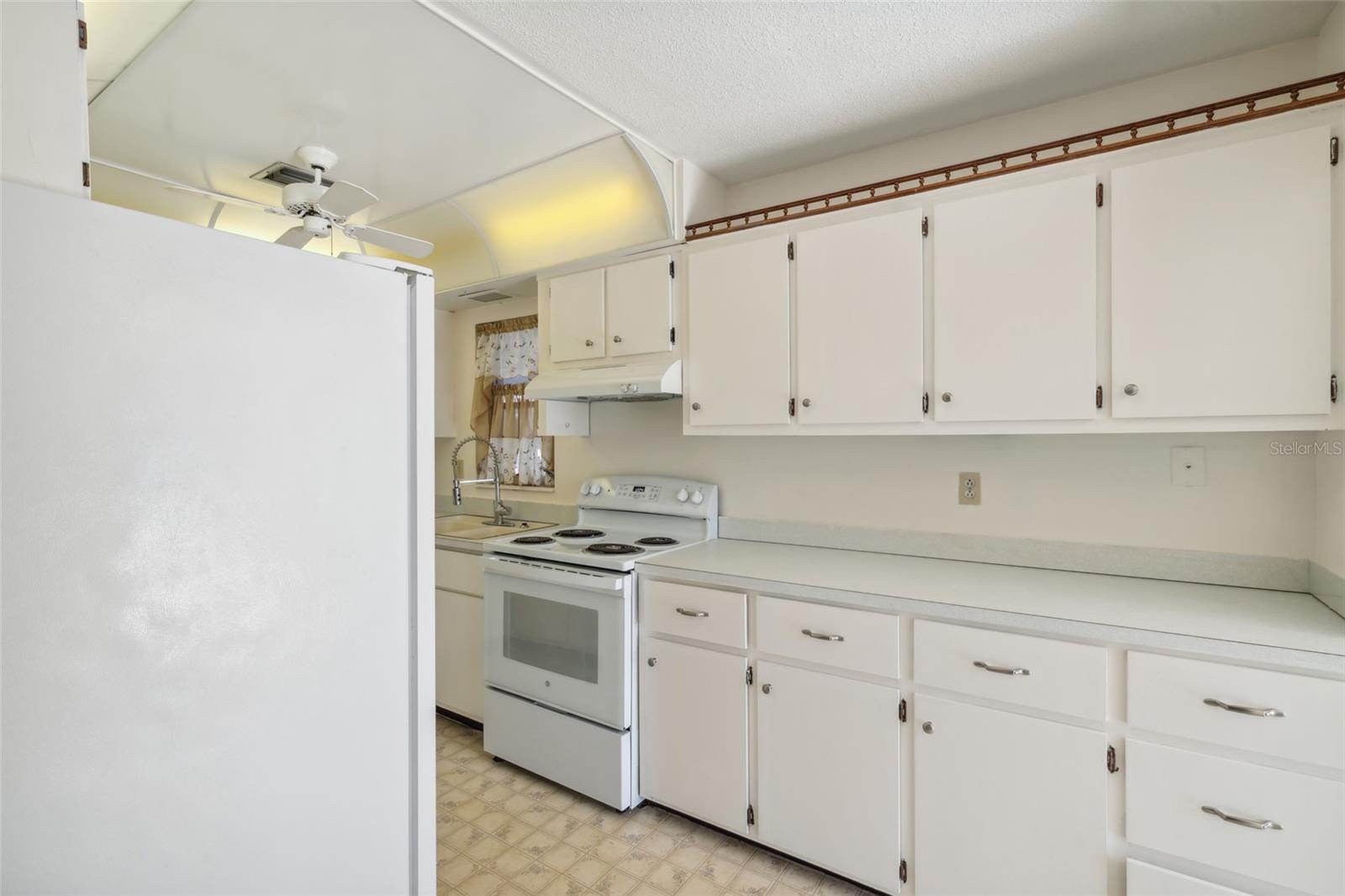 GOLFWOOD CONDO 1 - Residential
