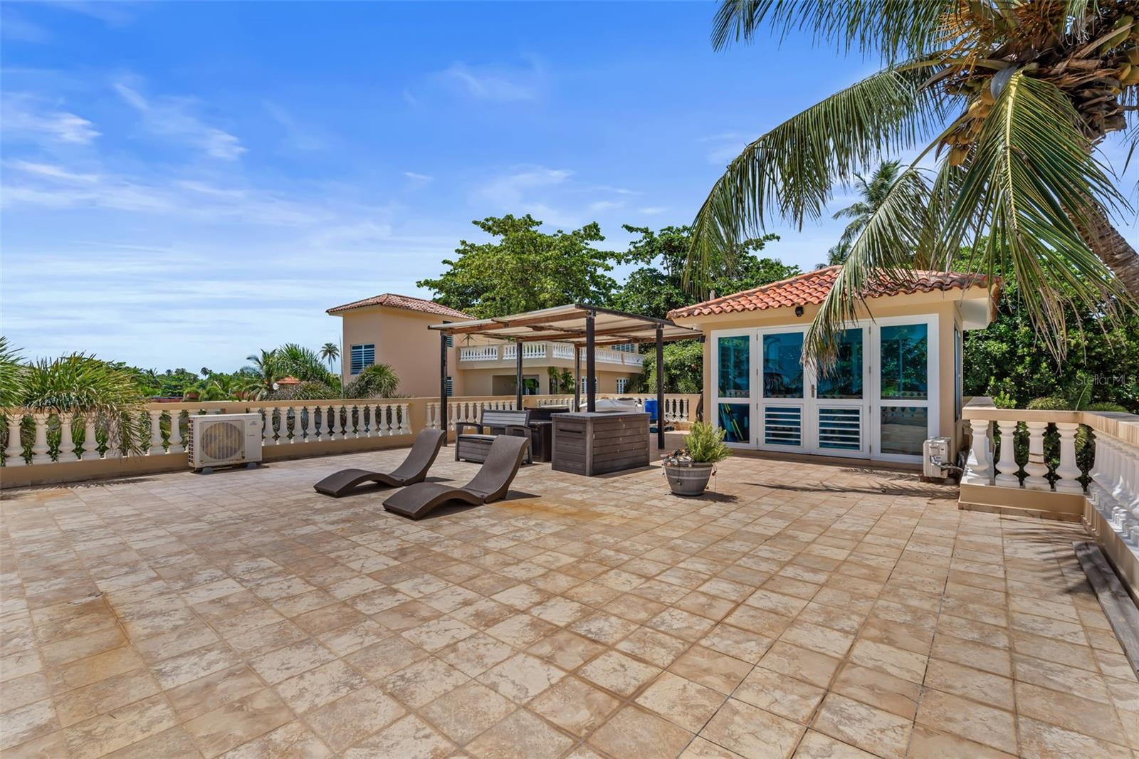 CONDOMINUM OCEAN VIEW CASTLE - Residential