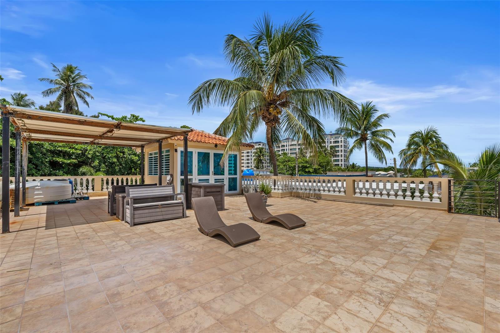 CONDOMINUM OCEAN VIEW CASTLE - Residential