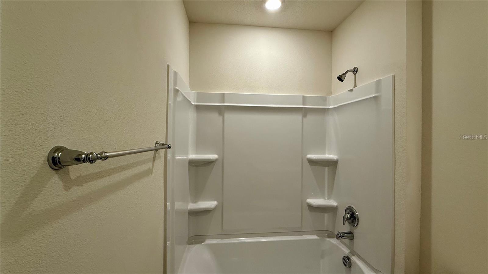 LAKE DEER ESTATES - Residential Lease