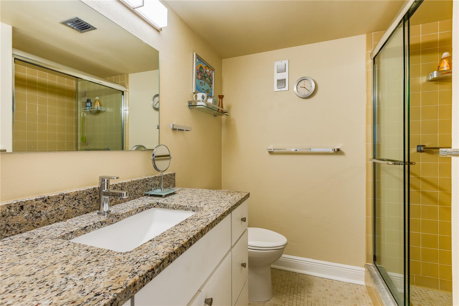 MOUNT DORA VILLA DORA CONDO UNIT 01 - Residential