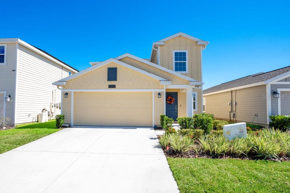 Gorgeous Home! Spacious open floor plan with 5 bedrooms and 2.5 bathrooms. The kitchen has a generous center island and opens into the dining and family rooms.  This is a great home for entertaining. The oversized master suite is downstairs with a spacious walk-in closet and his and her sink areas.  The community is located in a central location and easy access to major Florida highways, as well as close to the theme parks and local attractions.  This community is loaded with all the luxury amenities you would want including a fully-equipped fitness center, clubhouse, resort-style swimming pool, tennis courts and playground. Don't miss out on this beautiful home! <div style="padding:56.25% 0 0 0;position:relative;"><iframe src="https://my.matterport.com/show/?m=vNRc5K8Jr9i&mls=1" frameborder="0" allow="autoplay; fullscreen" allowfullscreen style="position:absolute;top:0;left:0;width:100%;height:100%;"></iframe></div>