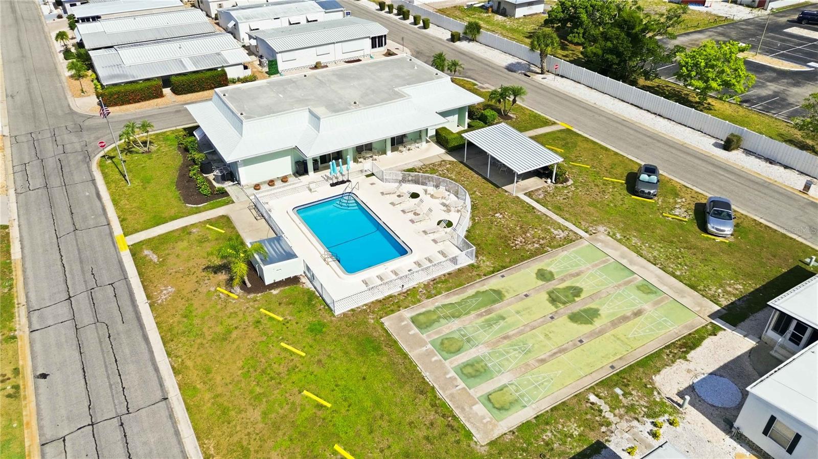 PALMA SOLA SHORES - Residential