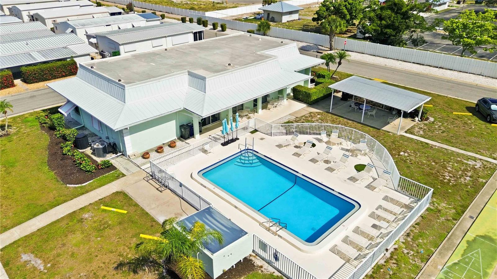 PALMA SOLA SHORES - Residential
