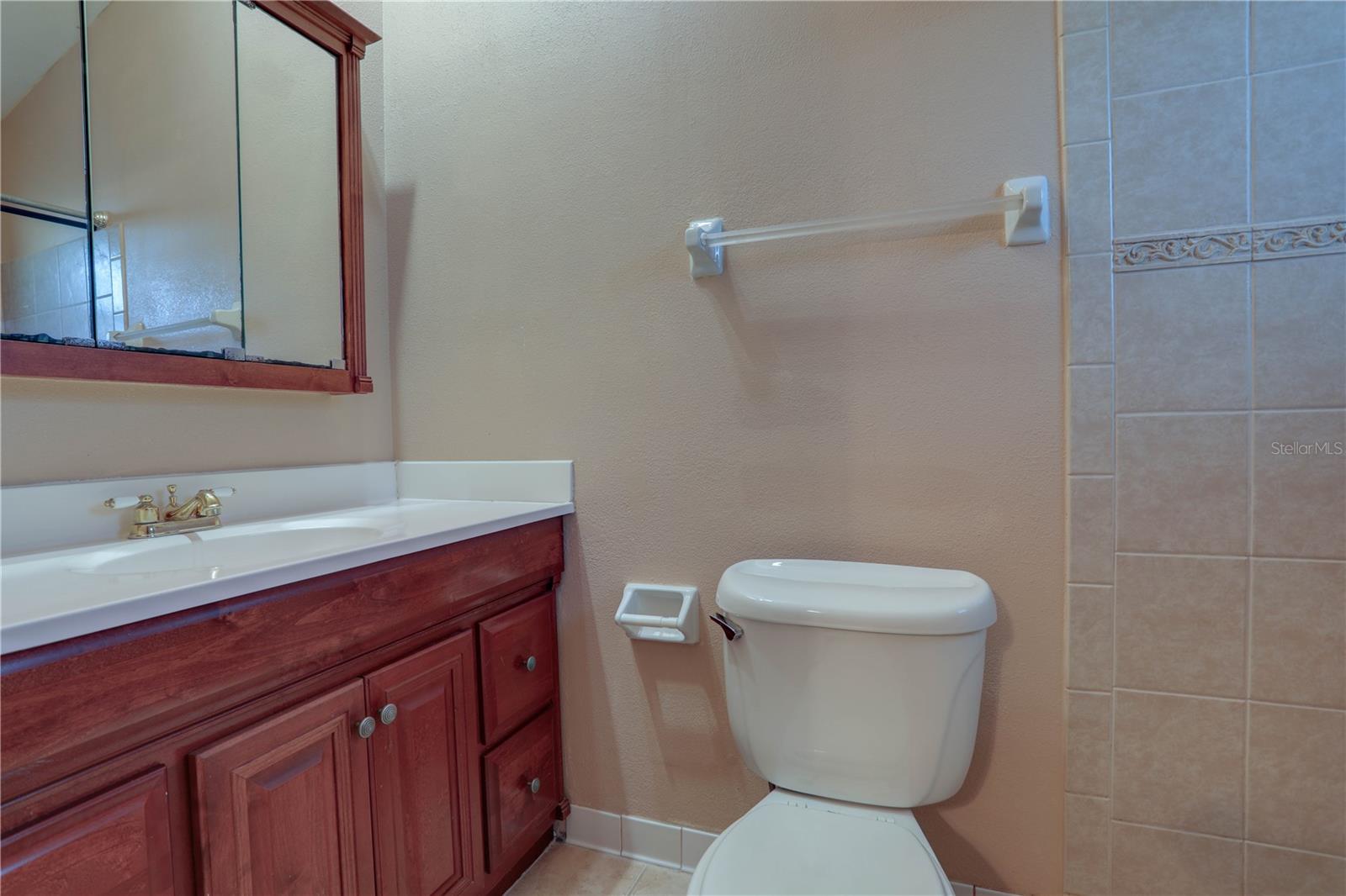 OAKLAND VILLAGE SEC 1 - Residential Lease