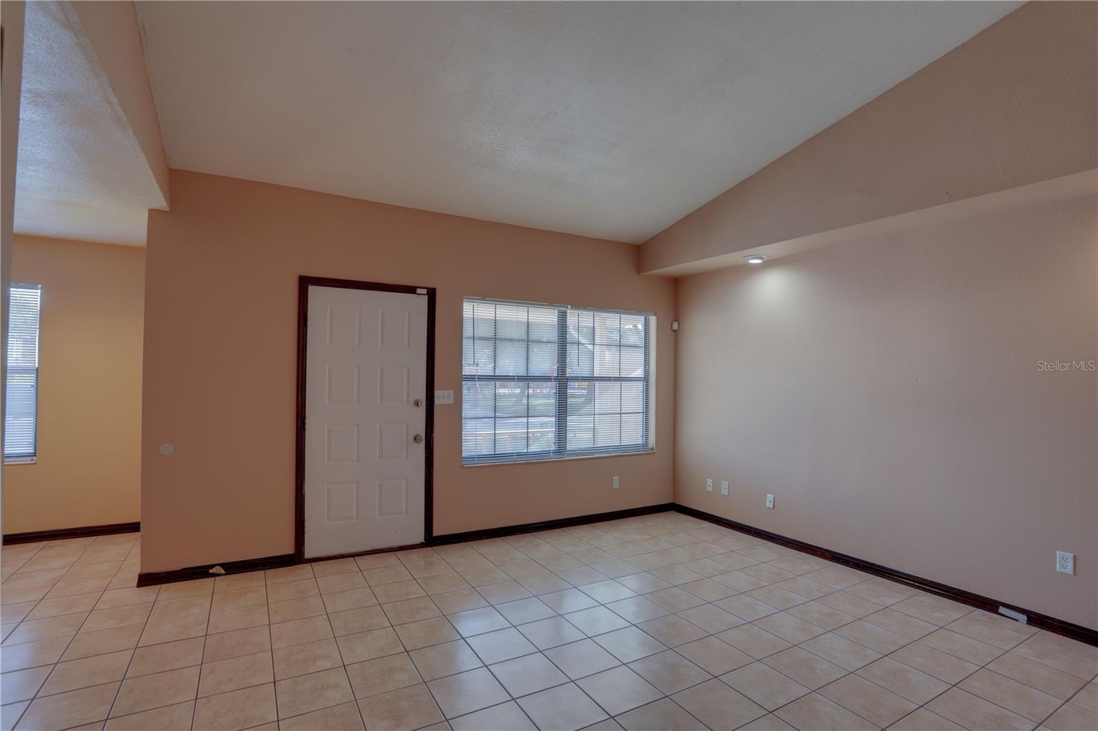 OAKLAND VILLAGE SEC 1 - Residential Lease