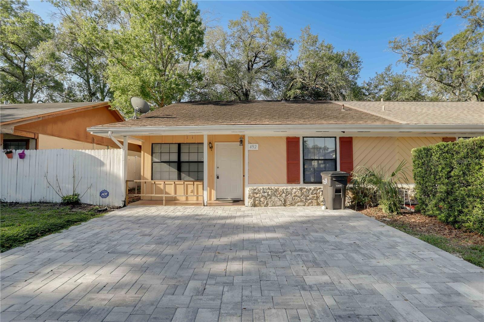 OAKLAND VILLAGE SEC 1 - Residential Lease