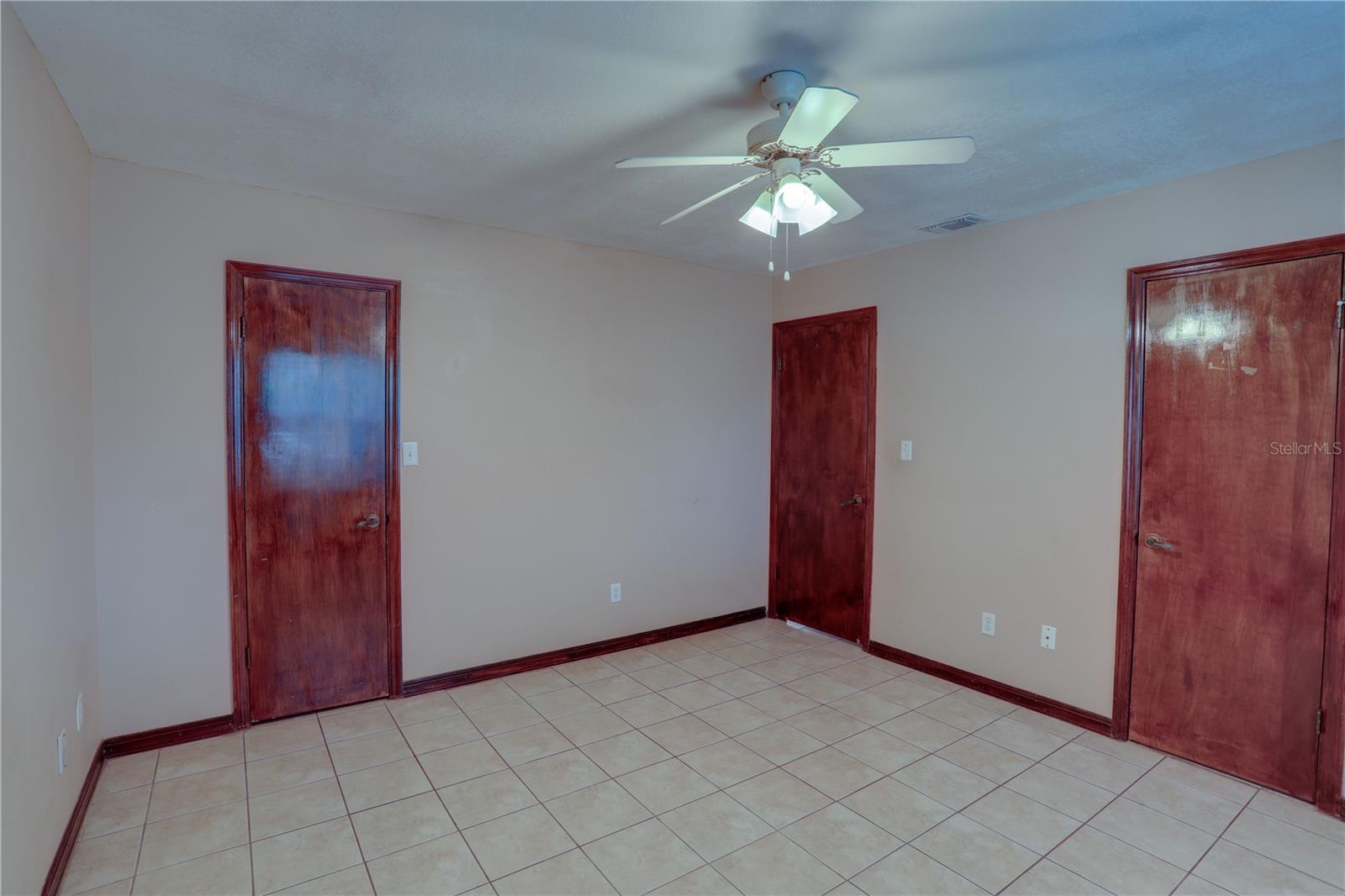 OAKLAND VILLAGE SEC 1 - Residential Lease