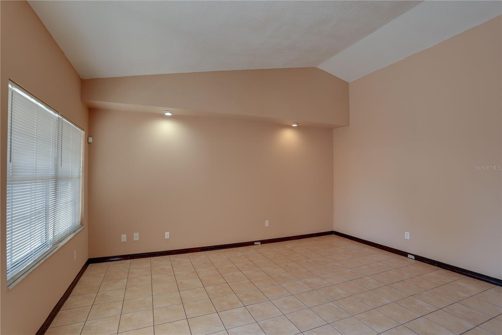 OAKLAND VILLAGE SEC 1 - Residential Lease