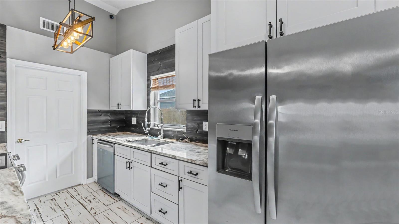 QUEENS COVE PH 02 - Residential