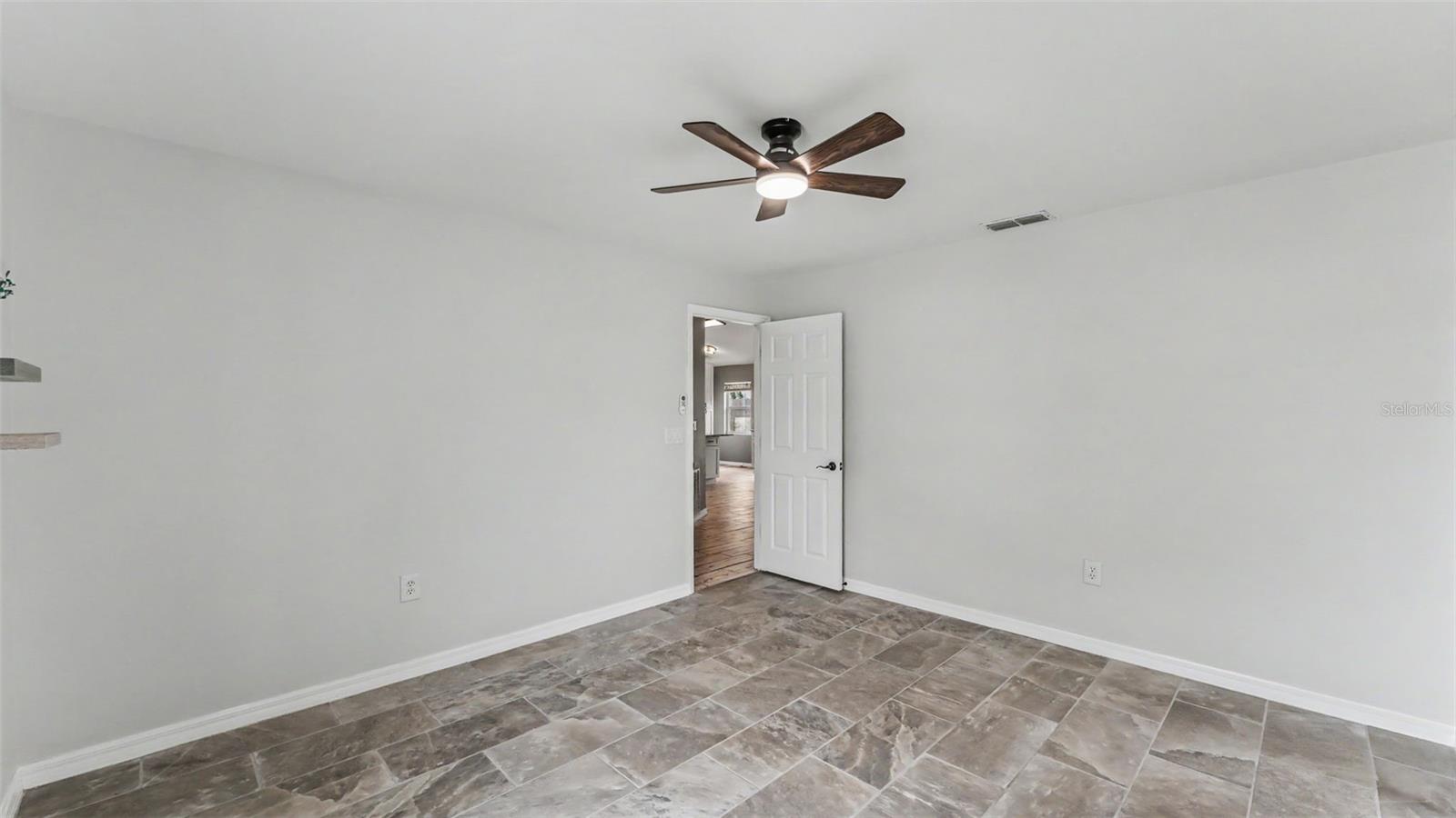 QUEENS COVE PH 02 - Residential