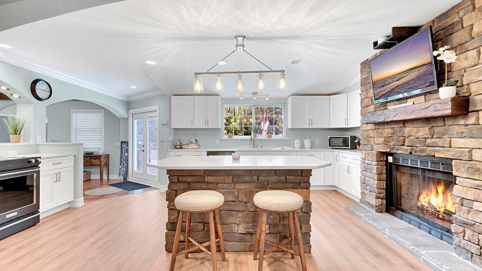 LAKE SEARCY SHORES - Residential