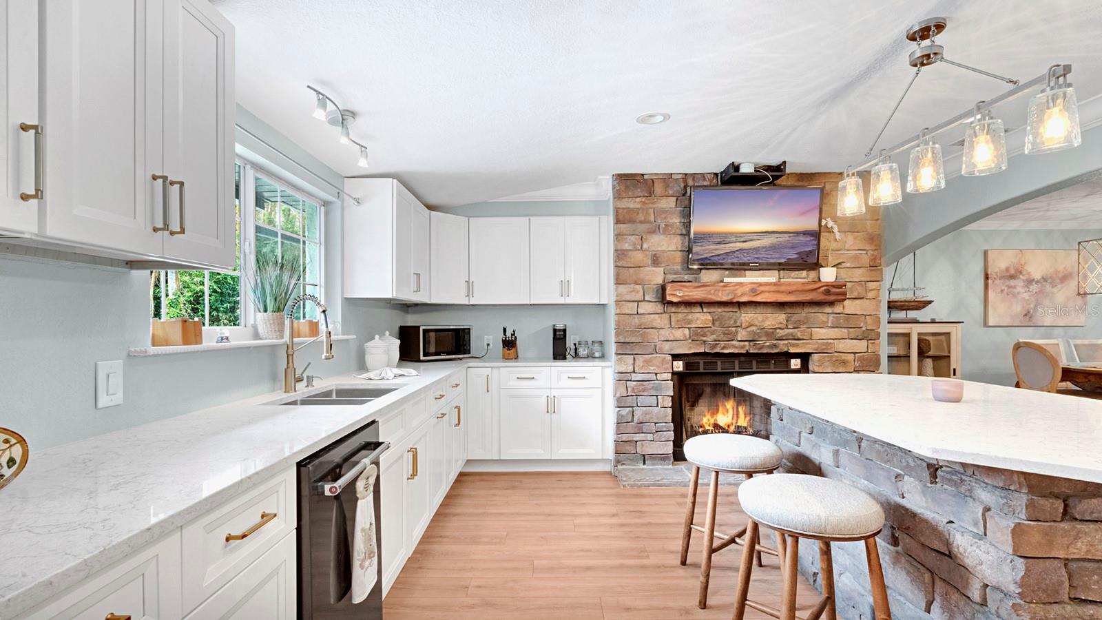 LAKE SEARCY SHORES - Residential