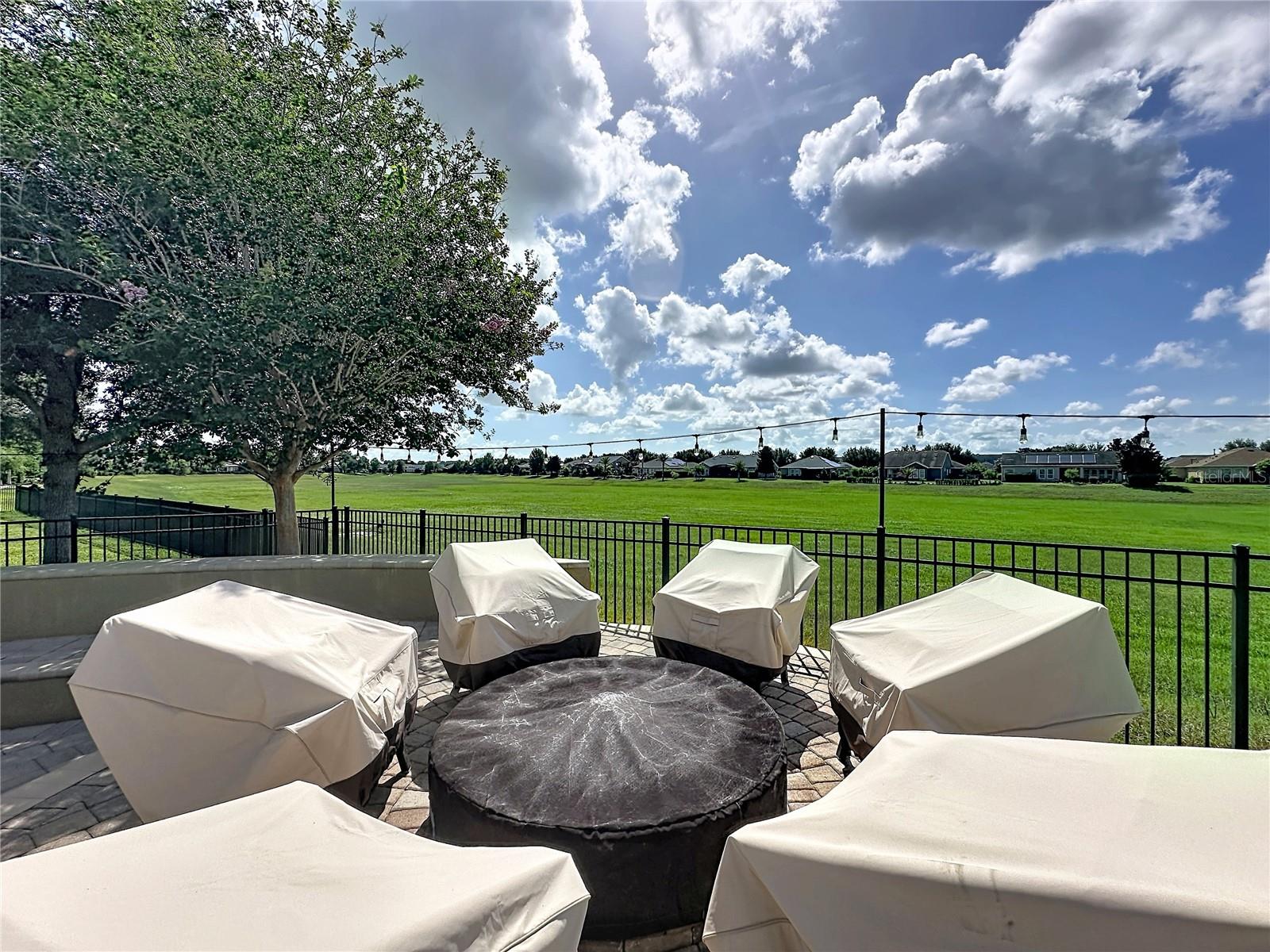 CASCADES OF GROVELAND (TRILOGY) - Residential
