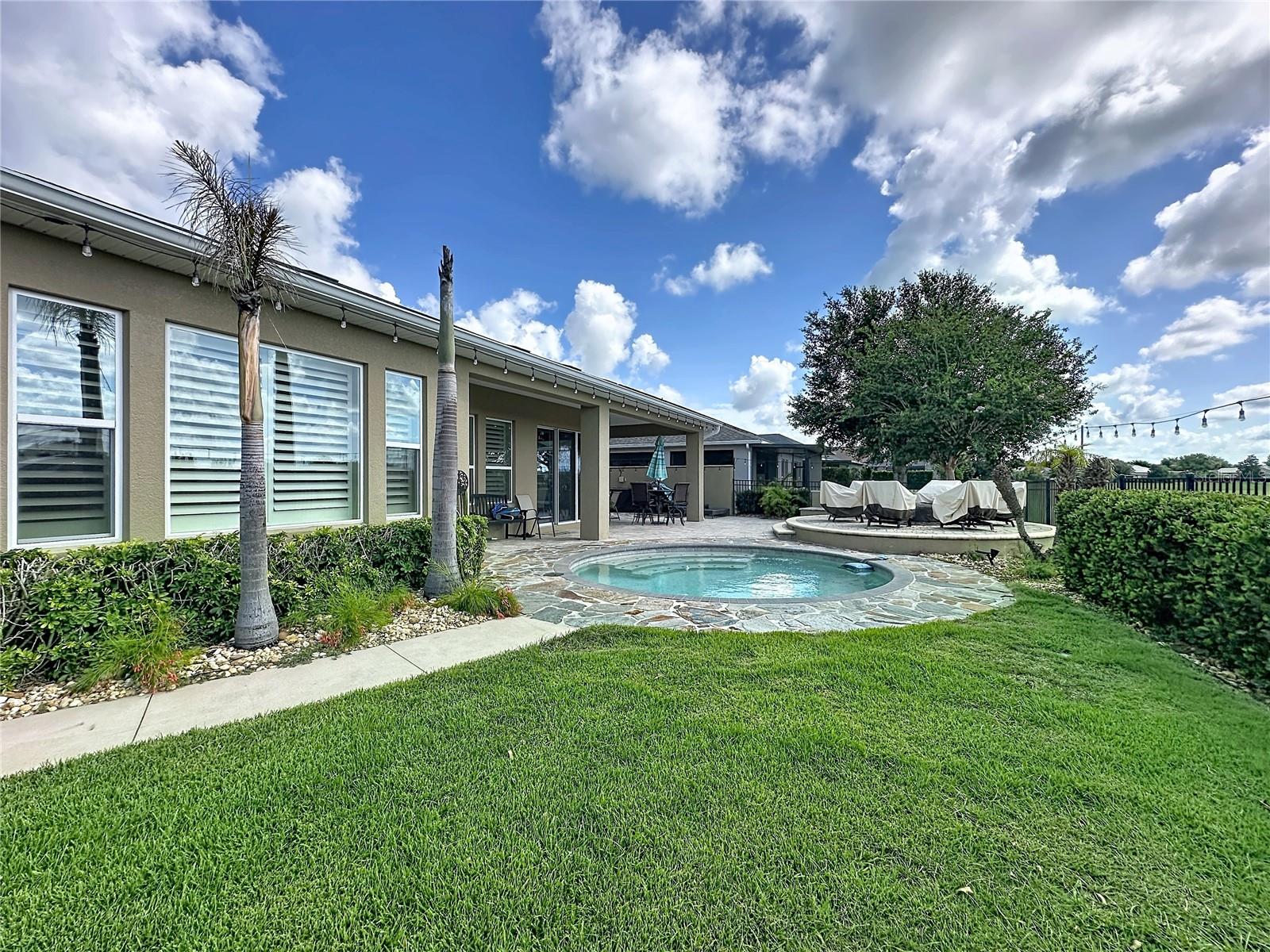 CASCADES OF GROVELAND (TRILOGY) - Residential
