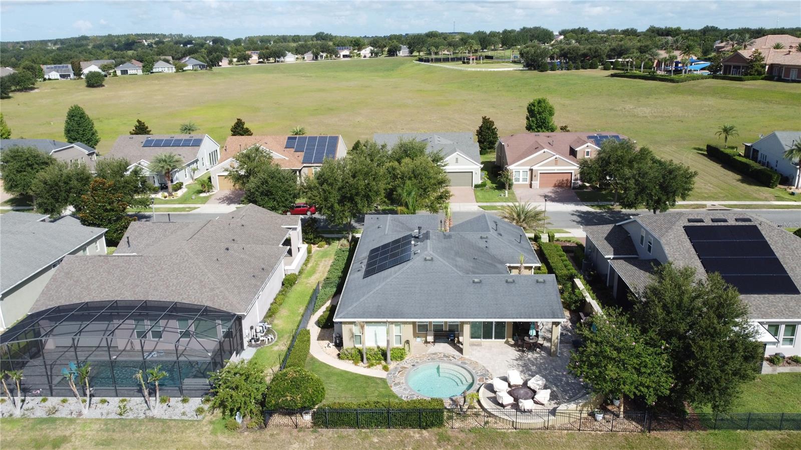 CASCADES OF GROVELAND (TRILOGY) - Residential