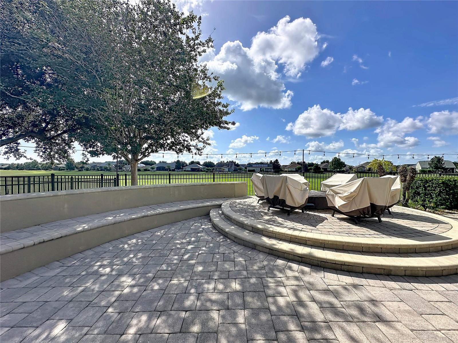 CASCADES OF GROVELAND (TRILOGY) - Residential