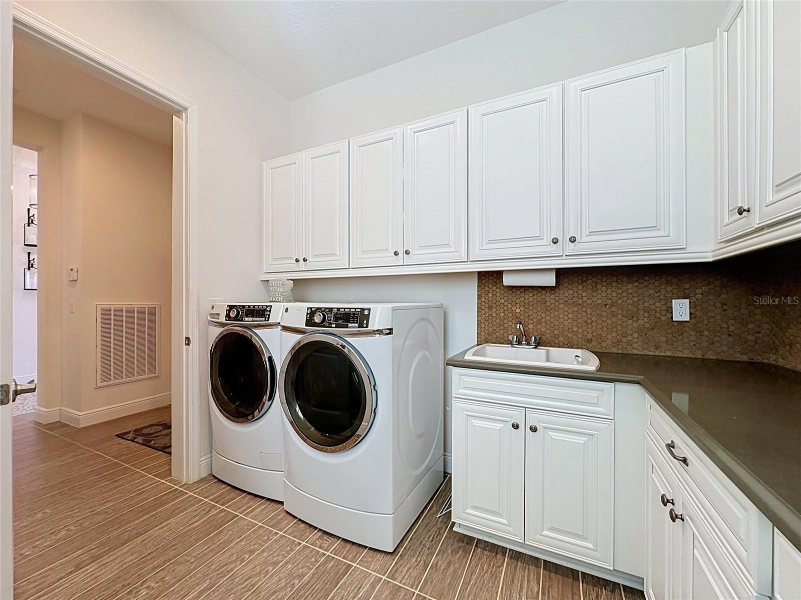 CASCADES OF GROVELAND (TRILOGY) - Residential