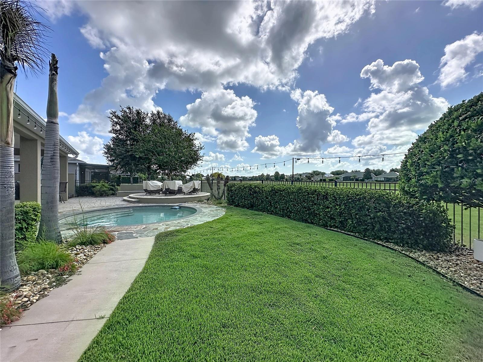 CASCADES OF GROVELAND (TRILOGY) - Residential