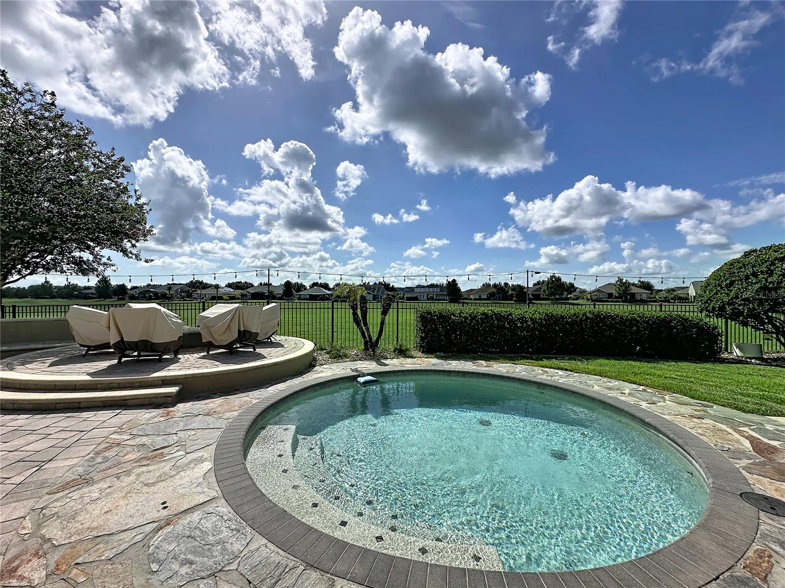 CASCADES OF GROVELAND (TRILOGY) - Residential
