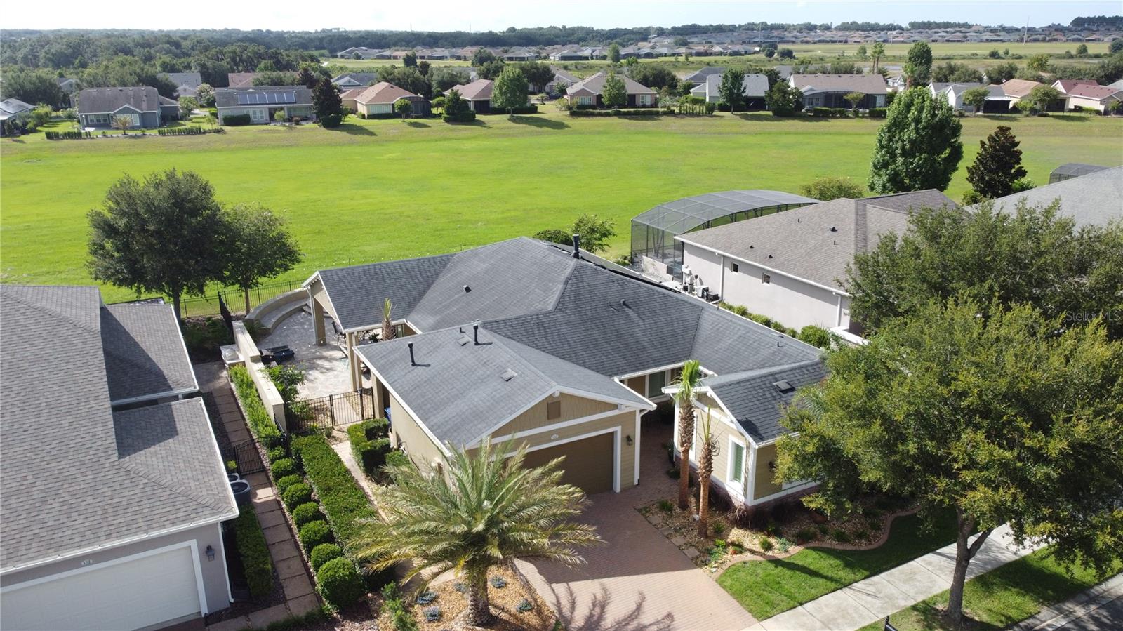 CASCADES OF GROVELAND (TRILOGY) - Residential