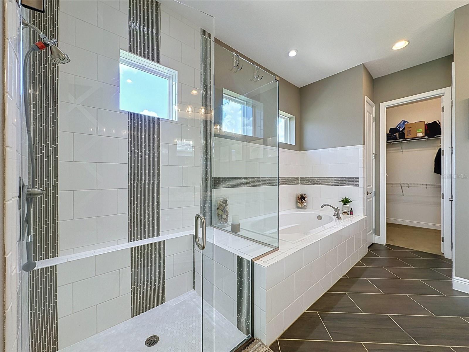 CASCADES OF GROVELAND (TRILOGY) - Residential