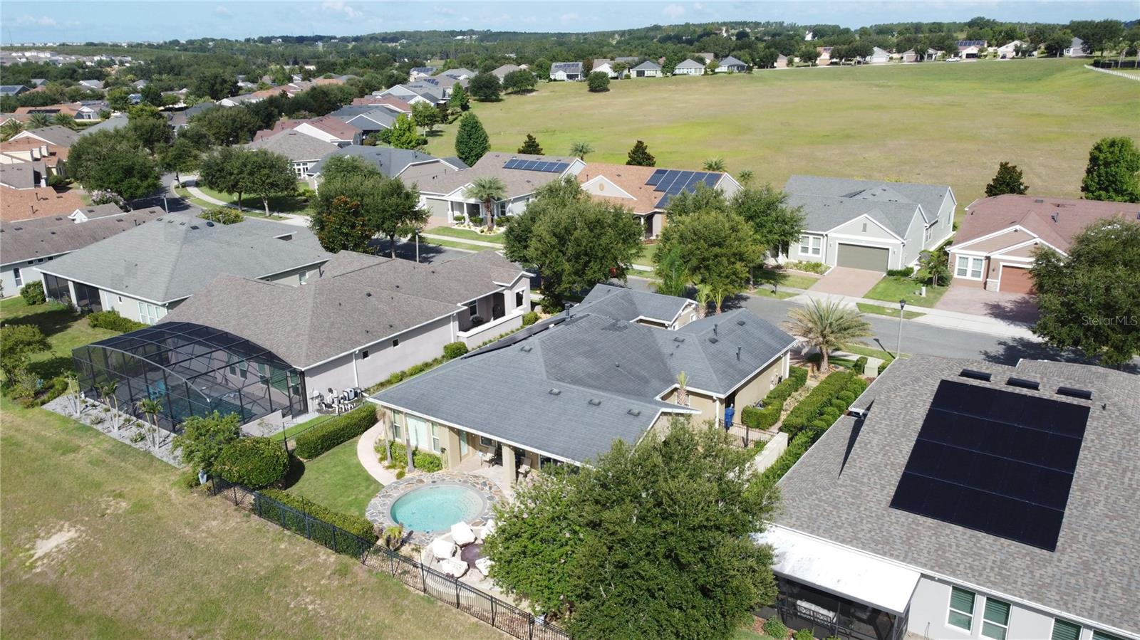 CASCADES OF GROVELAND (TRILOGY) - Residential