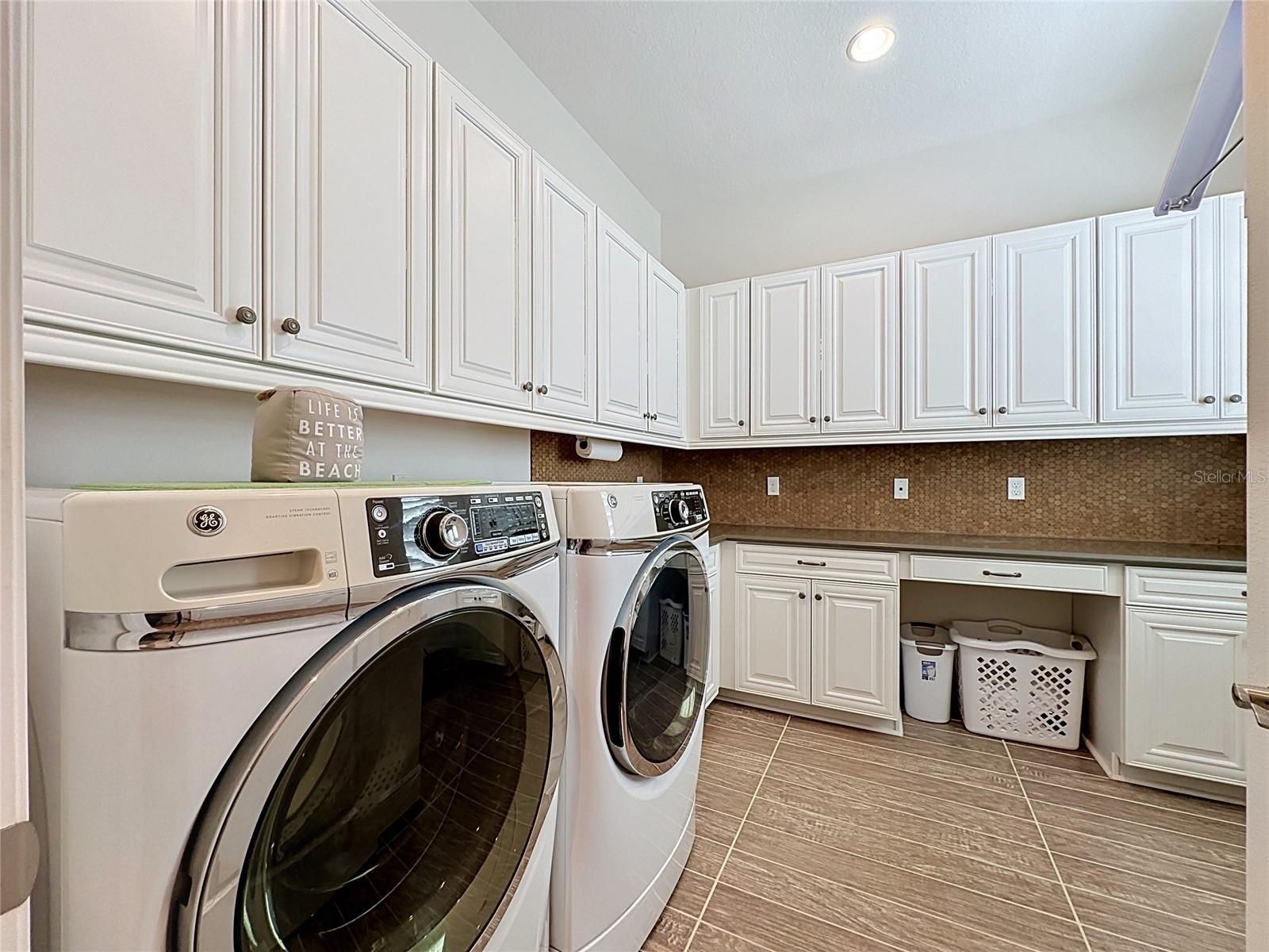 CASCADES OF GROVELAND (TRILOGY) - Residential