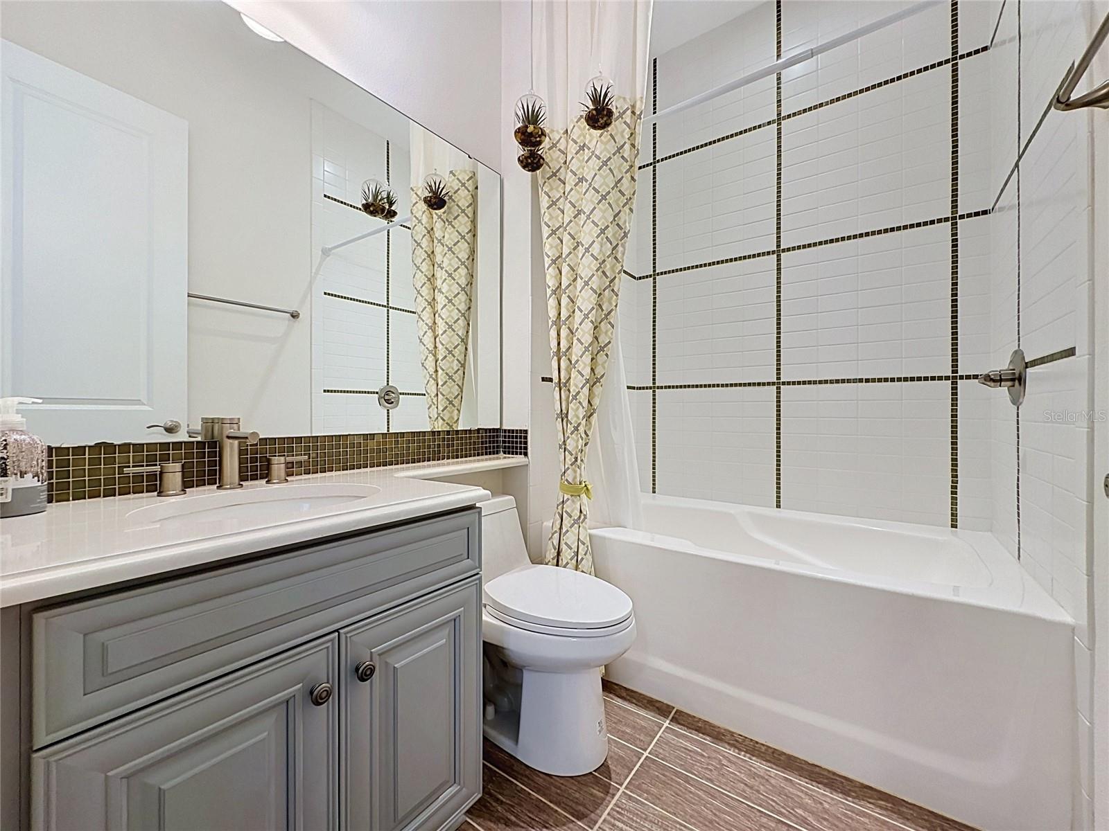 CASCADES OF GROVELAND (TRILOGY) - Residential