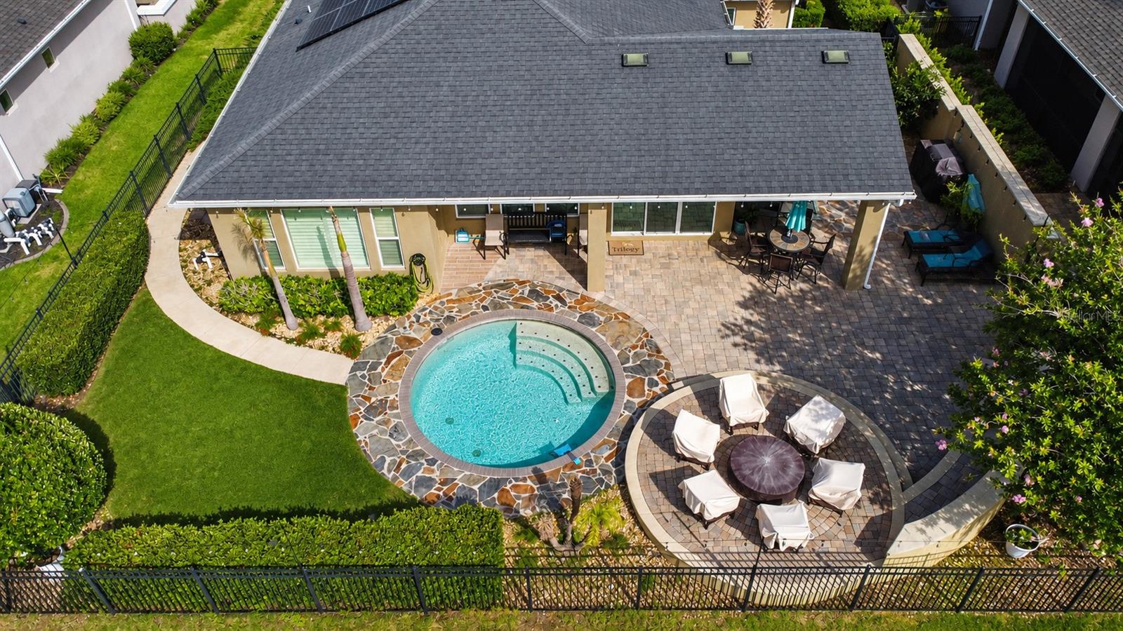 CASCADES OF GROVELAND (TRILOGY) - Residential