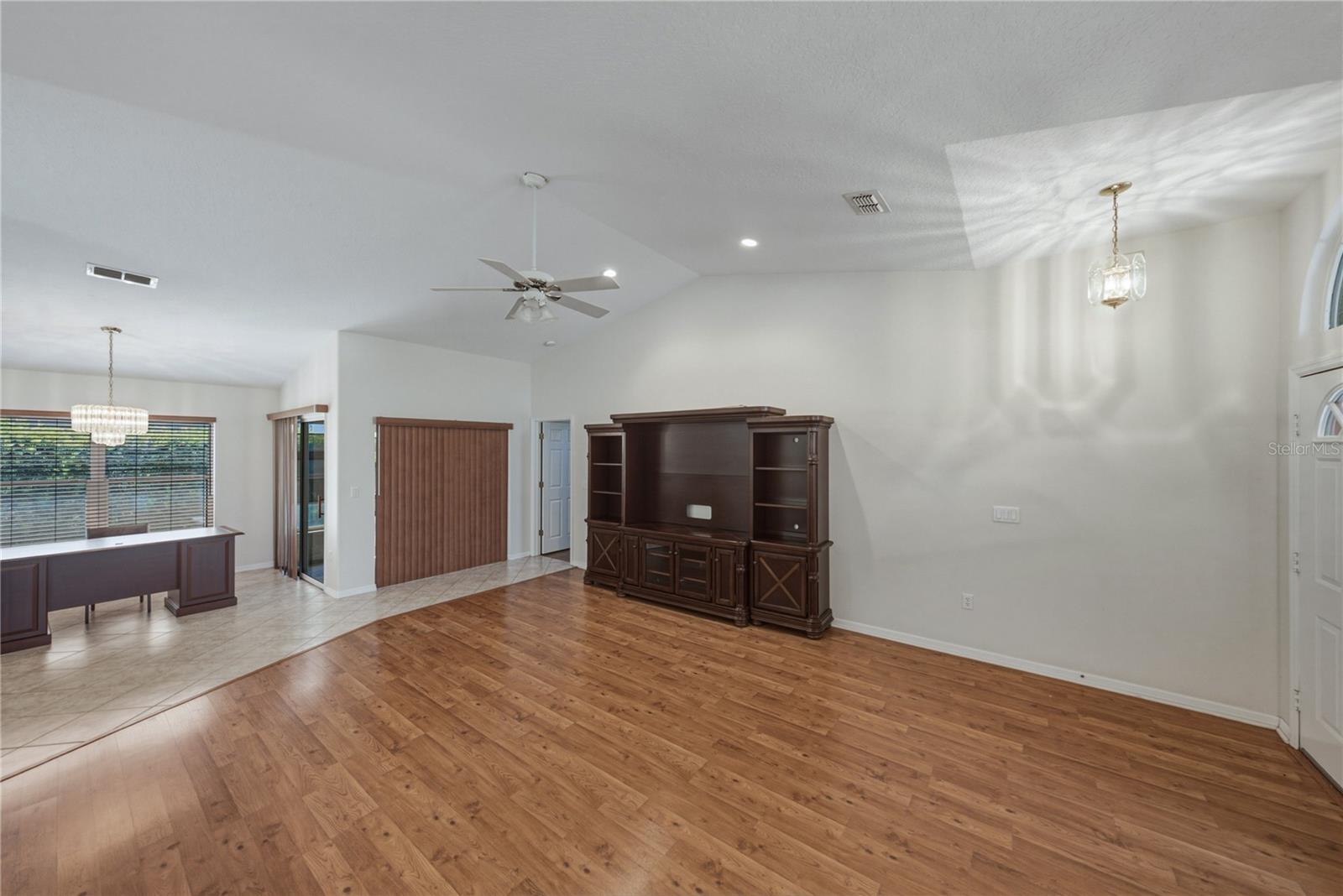 SILVER OAKS PH 01 - Residential