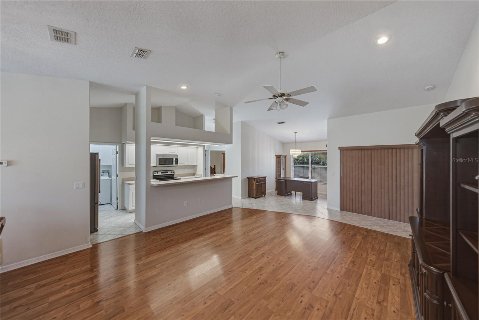 SILVER OAKS PH 01 - Residential
