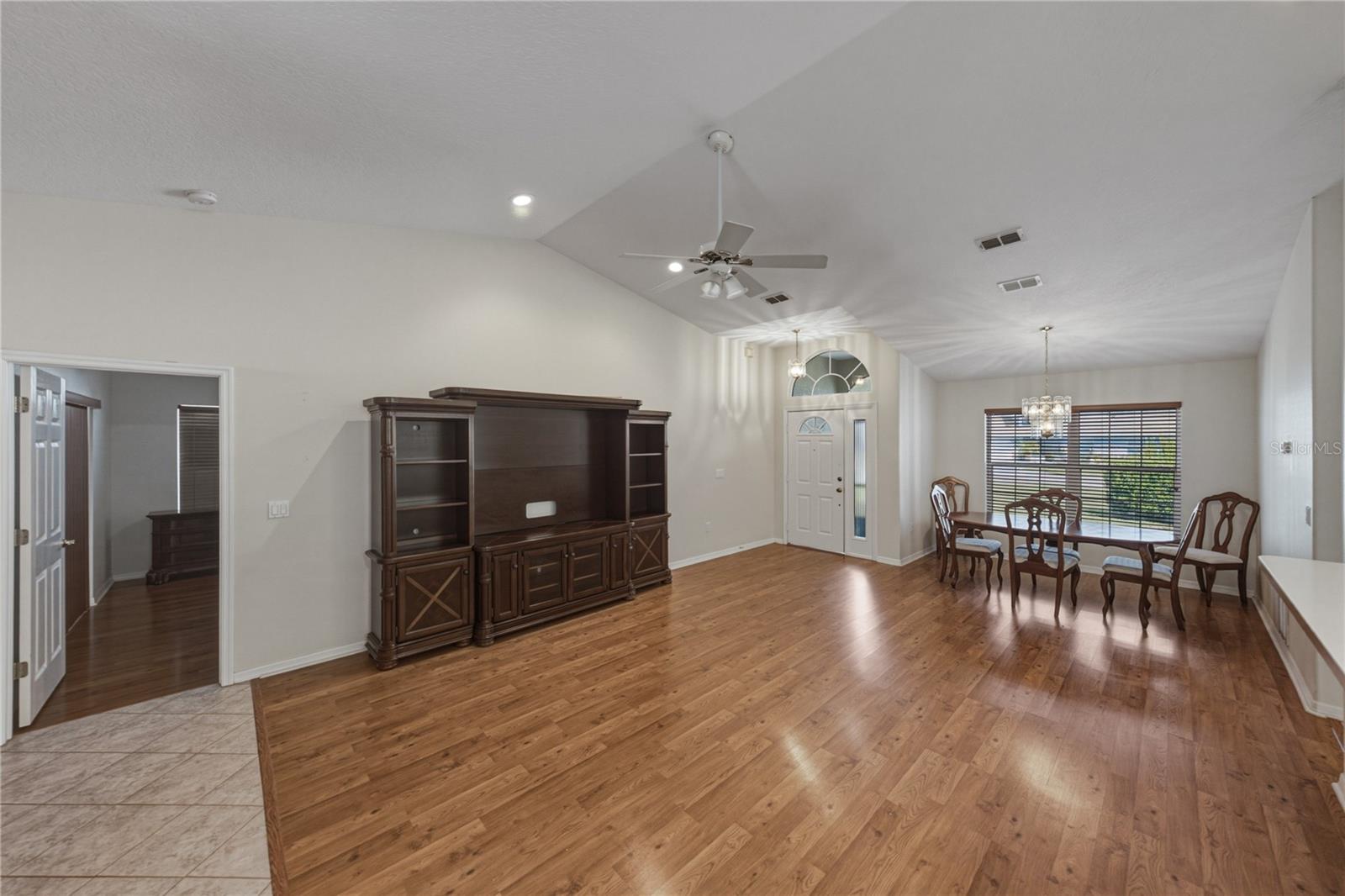 SILVER OAKS PH 01 - Residential