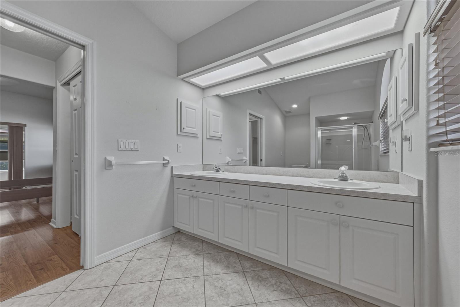 SILVER OAKS PH 01 - Residential